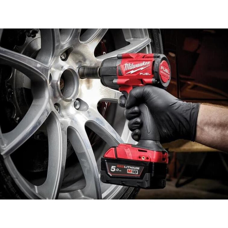 Chave impacto Milwaukee 1/2" 881Nm + 2 bat 5Ah + carregador