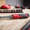 Roquete 3/8" sem escovas Milwaukee M12 M12 FHIR38LR-0 + 2bat 2Ah + carregador