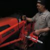 Bomba lubrificação Milwaukee M12 GG-0 + kit 2 baterias 2Ah + carregador