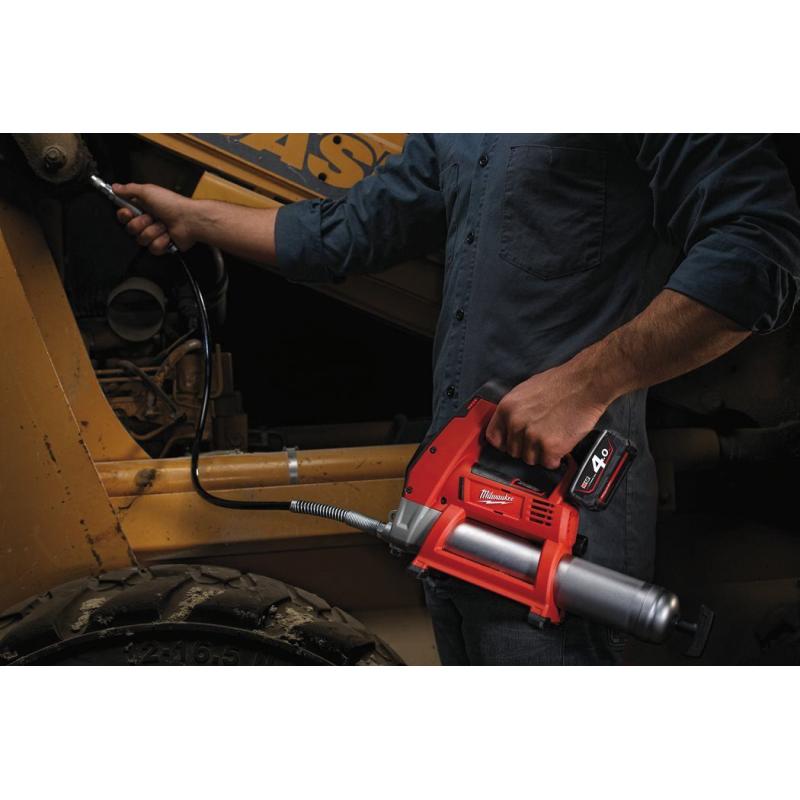 Bomba lubrificação Milwaukee M12 GG-0 + kit 2 baterias 2Ah + carregador