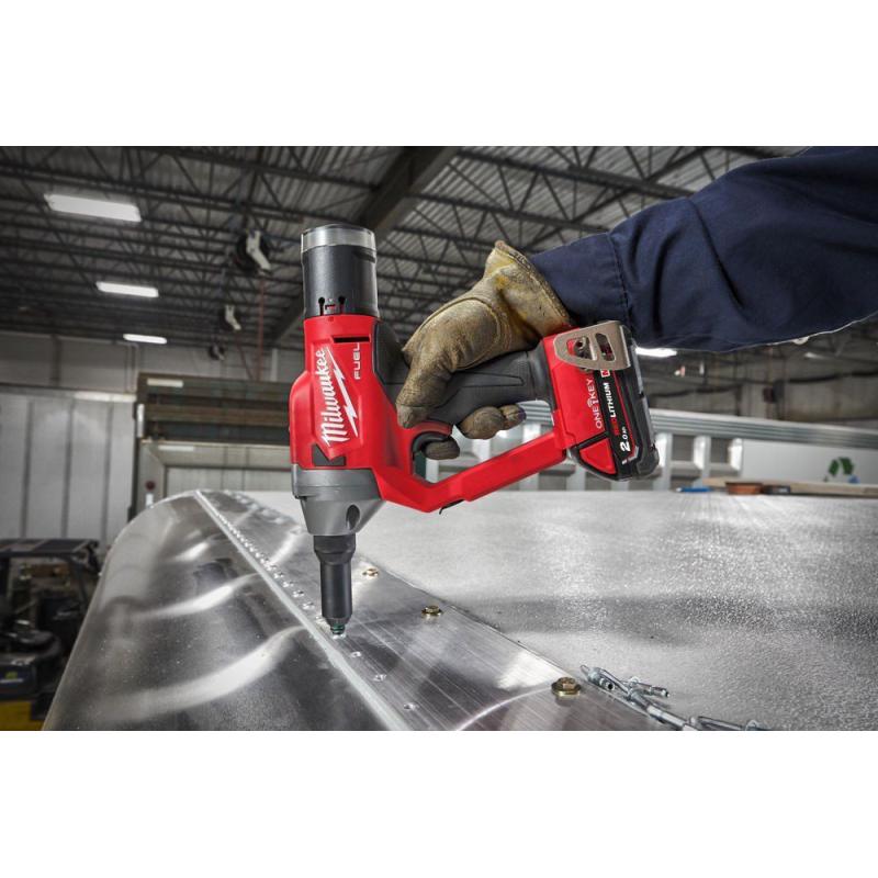 Rebitadora 4,8 até 7mm Inox Milwaukee M18 ONEFPRT-202X + 2 baterias e carregador