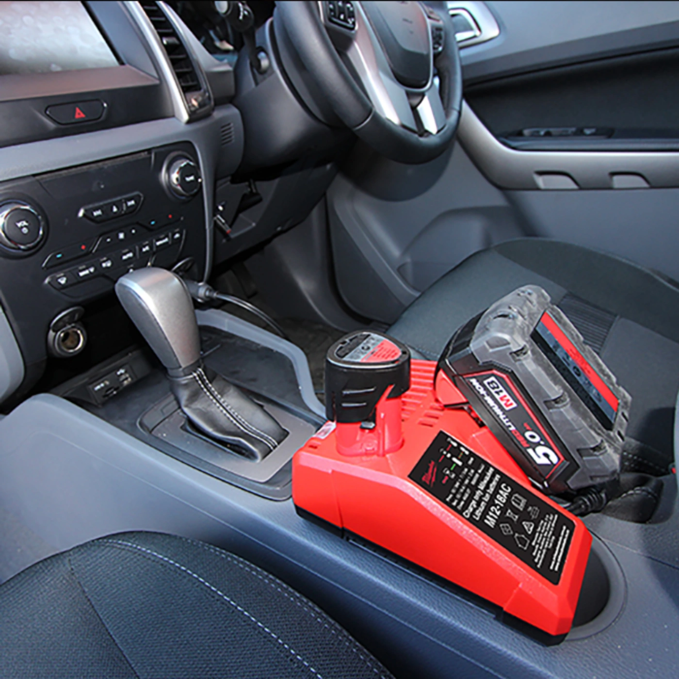 Carregador para Isqueiro 12V Multivoltagem Baterias M12-18 FC - Milwaukee 5