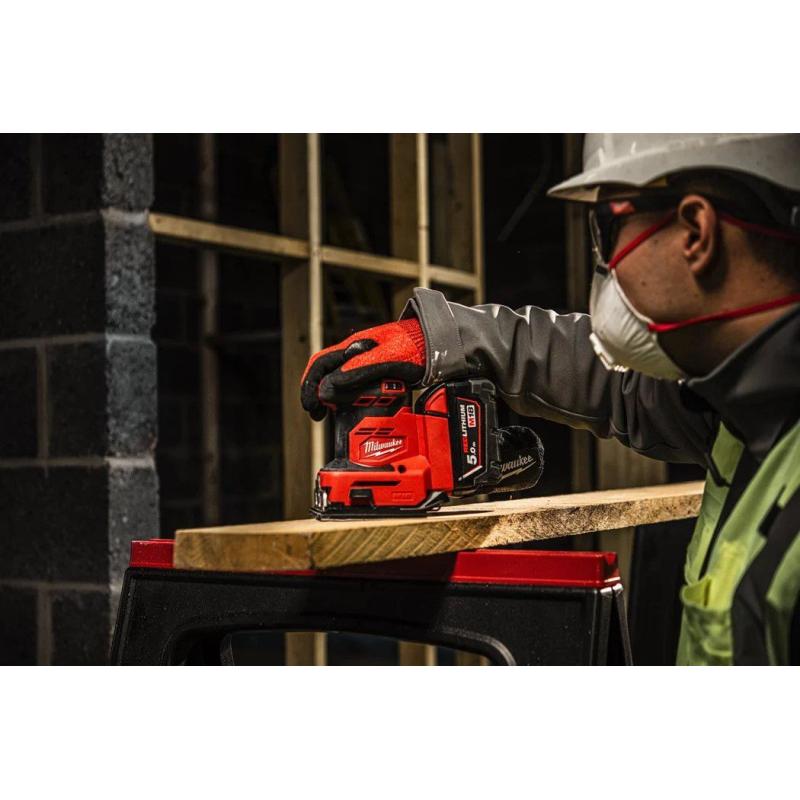 Lixadora Orbital 1/4" Milwaukee M18 BQSS-502B + carregador + bateria