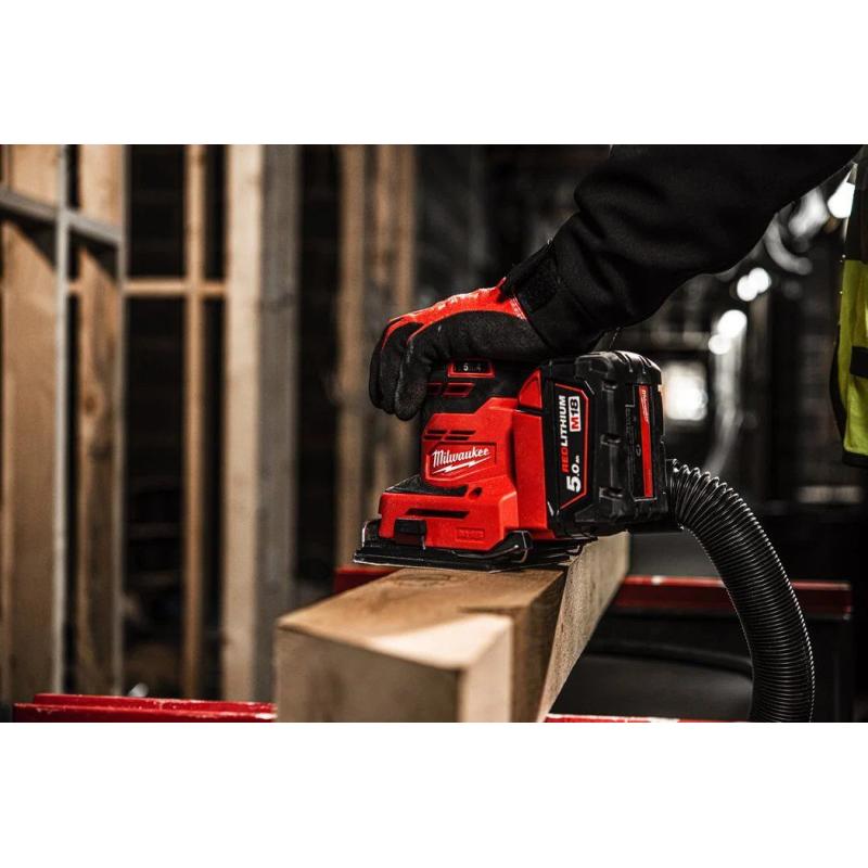 Lixadora Orbital 1/4" Milwaukee M18 BQSS-502B + carregador + bateria