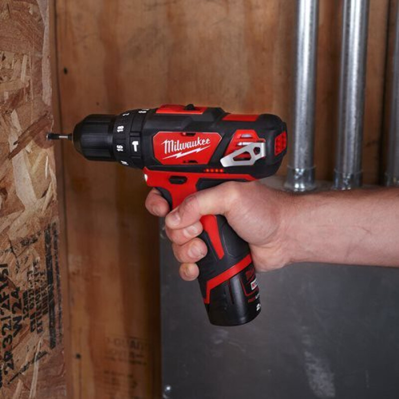 PowerPack Milwaukee M12 BPP2B-421C Berbequim c/ percussão + Aparafusadora impacto 1/4" Hex + 1 bat 4Ah + 1 bat 2Ah + carregador