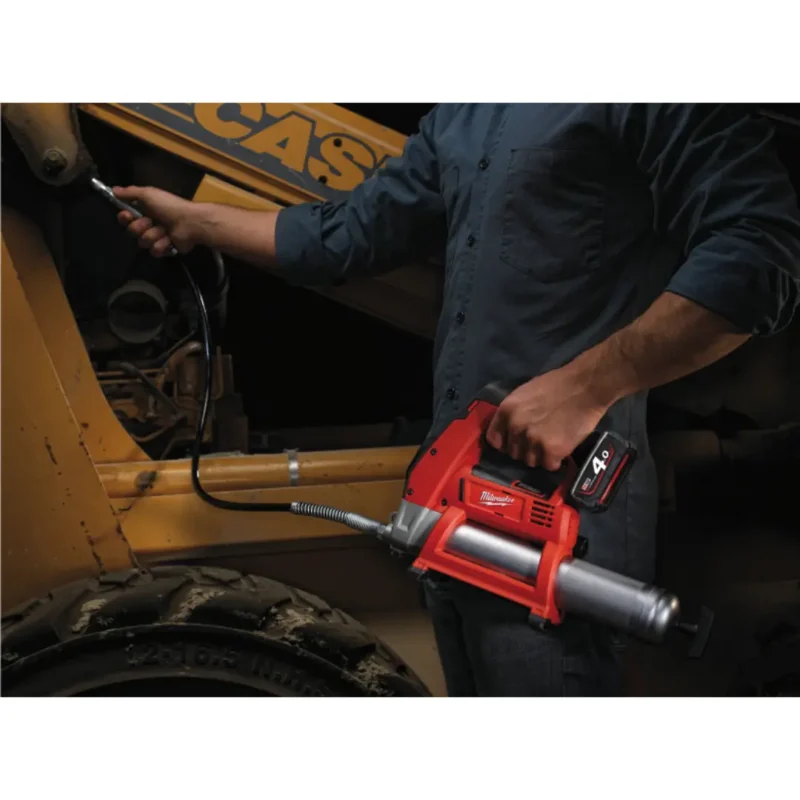 Bomba lubrificação Milwaukee M12 GG-0 - Prática