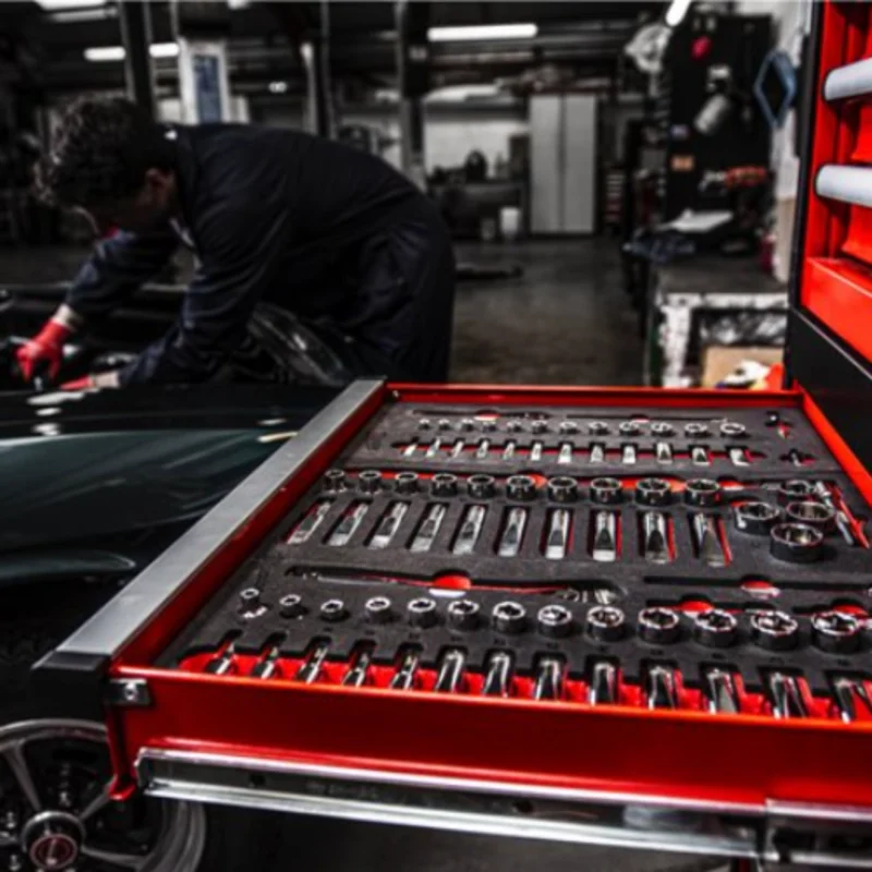Carro_de_Ferramentas_TOOGUARD™_7_Gavetas_+_3_Espumas_de_Ferramentas_-_MILWAUKEE[1]