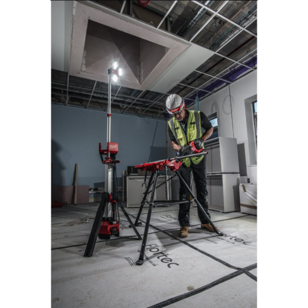Foco de Pé Híbrido LED M18™ TRUEVIEW™ - MILWAUKEE 8