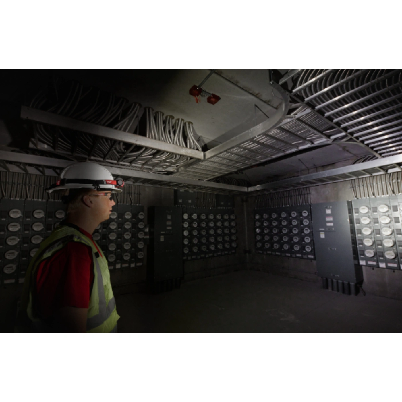 Lanterna Frontal L4 HL2-301 LED REDLITHIUM™ USB TRUEVIEW™ - Milwaukee 10