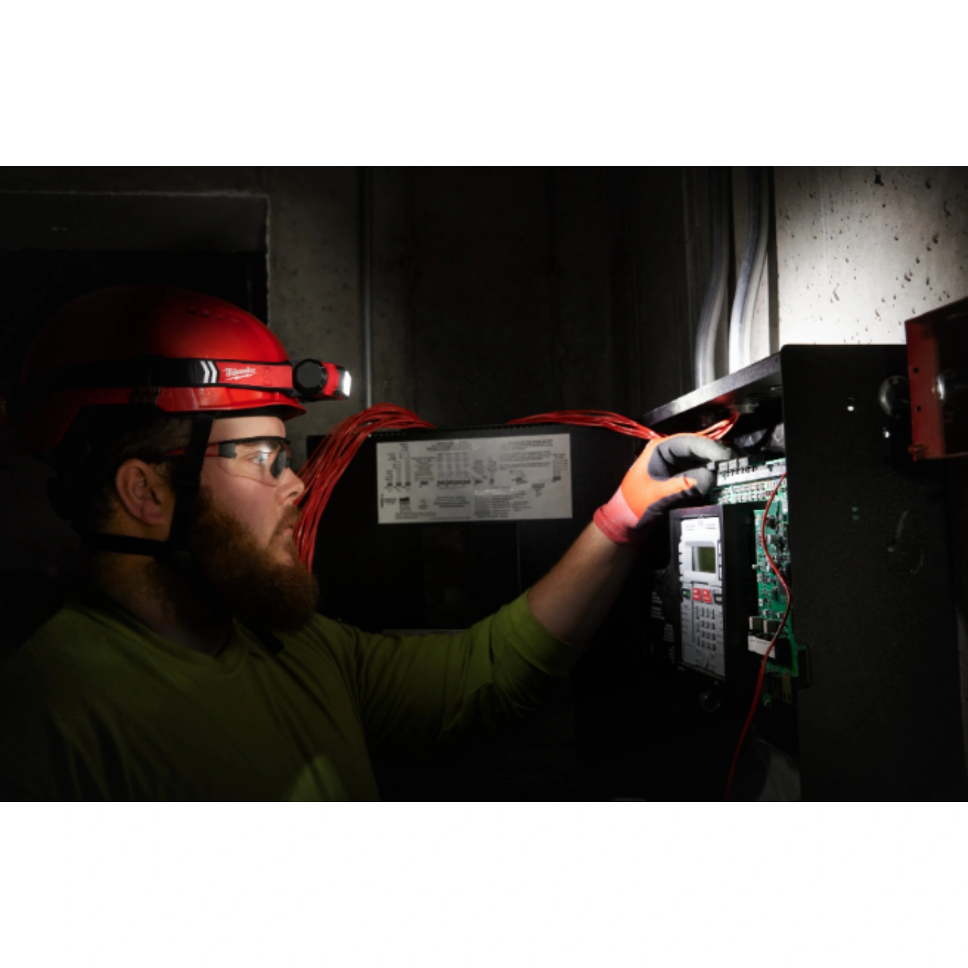 Lanterna Frontal L4 HL2-301 LED REDLITHIUM™ USB TRUEVIEW™ - Milwaukee 12