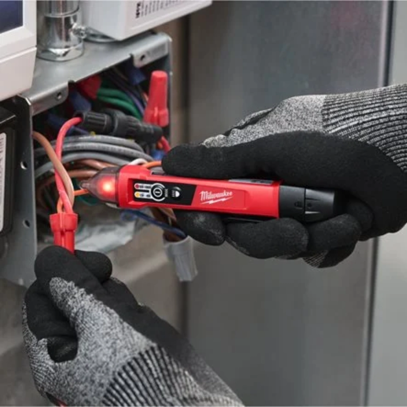 Detector de tensão sem contacto com dupla faixa de medição e lanterna NCVDDF - Milwaukee 4